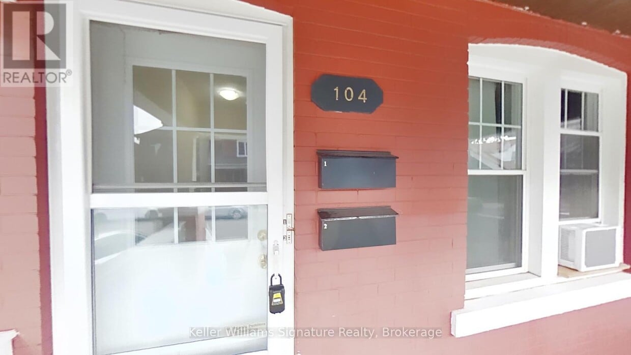 Primary Photo - 104-104 Rosslyn Ave N