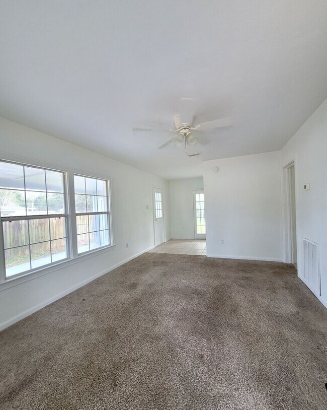 Foto del edificio - 5503 Essex Rd