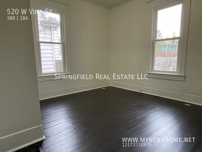 Building Photo - Just remodeled! New Kitchen, New Paint, Ne...