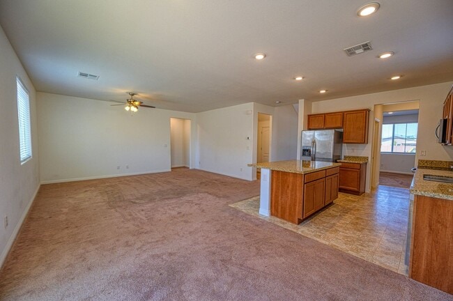 Foto del edificio - 5 bedroom home