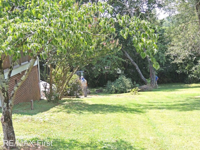Building Photo - 2 br, 1 bath House - 2501 Blount Ave.