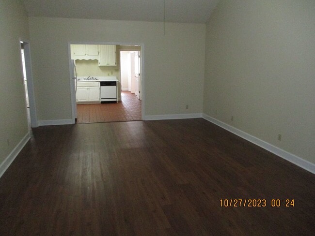 Building Photo - Bedford Ct., 2228-B