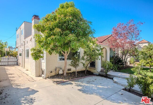 Building Photo - 507 N Formosa Ave