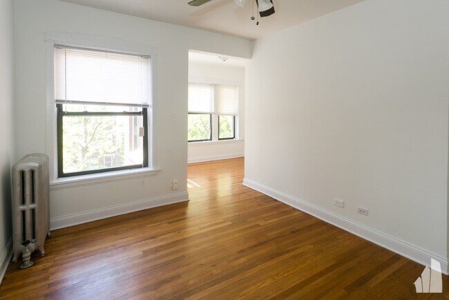 Foto del edificio - 4815 N Albany Ave