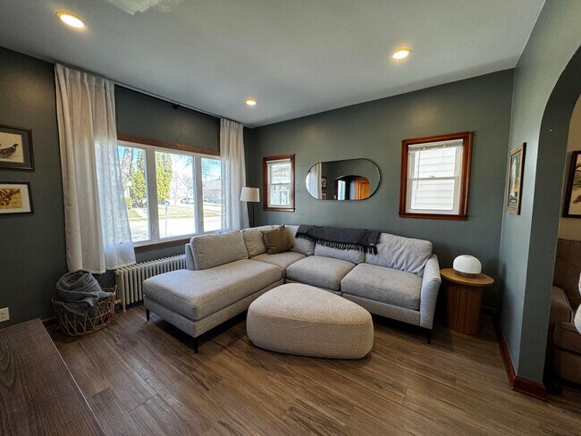 Foto del edificio - 3667 E Layton Ave