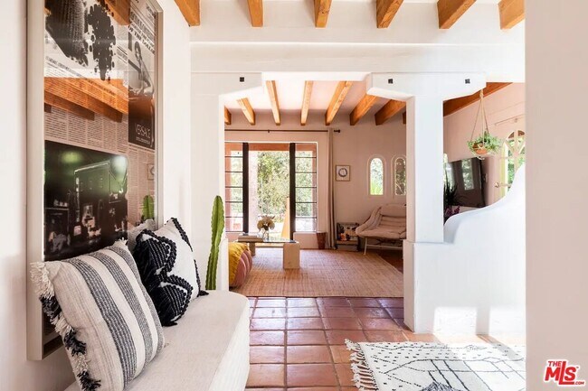 Building Photo - 3539 Canon Dr