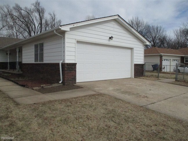 Building Photo - 6705 E Zimmerly St