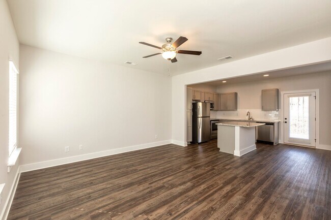 Foto del edificio - 3 Bedroom Home With Large Primary Suite