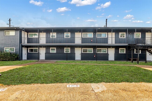Foto del edificio - 4706 Yellowstone Blvd