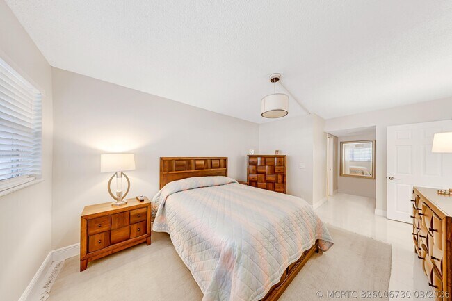Building Photo - 3091 N Course Dr