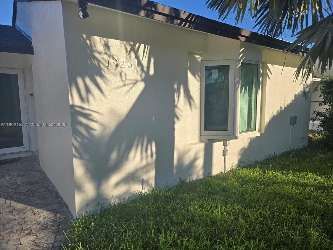 Primary Photo - 19261 SW 118th Ct