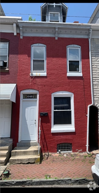 Building Photo - 646 Birch St