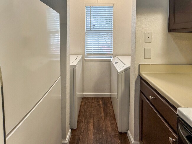 Foto del edificio - 12273 Apricot Dr