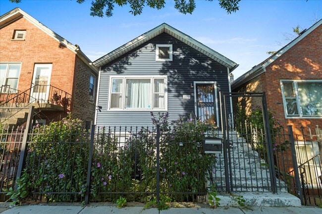 Building Photo - 3010 S Poplar Ave