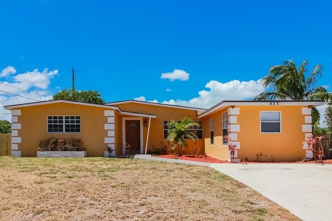 Building Photo - 955 Tripp Dr