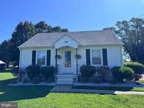 Building Photo - 112 Station Ln