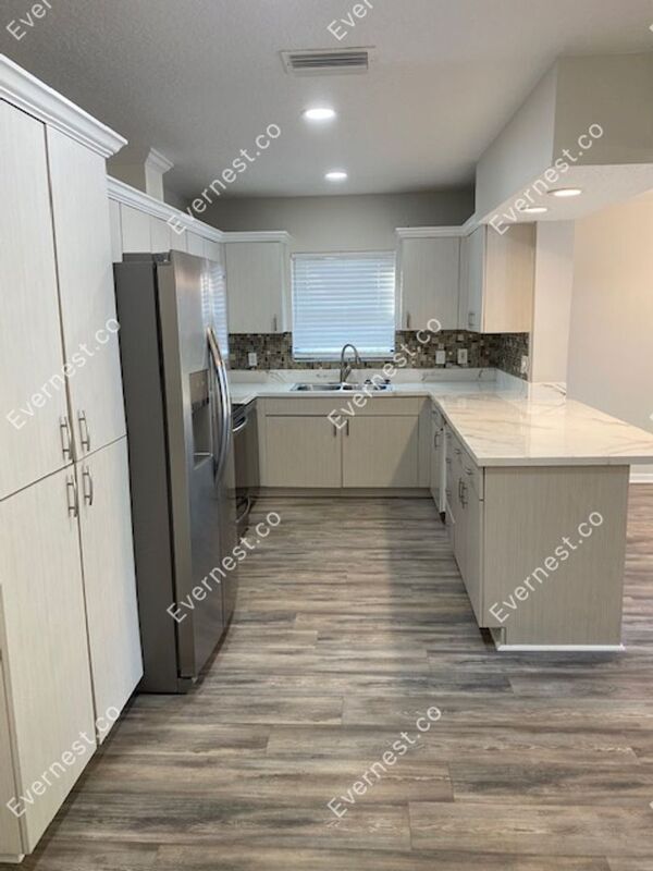 Building Photo - 7218 N Highland Ave