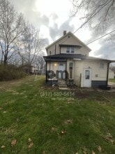 Building Photo - 2422 E Adams St