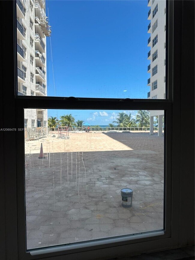 Foto del edificio - 6039 Collins Ave