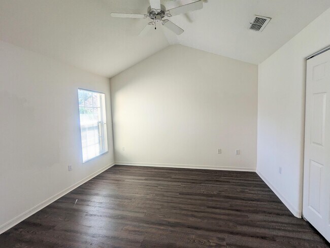 Building Photo - 8350 Wingate Dr