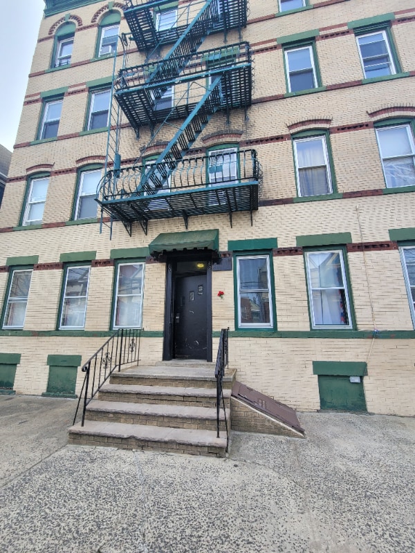 Primary Photo - 80 W 18th St