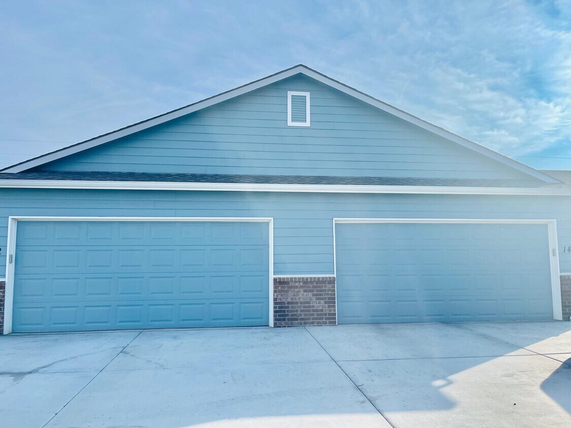 1613 E Redstem Ct, Andover, KS 67002 Townhome Rentals in Andover KS