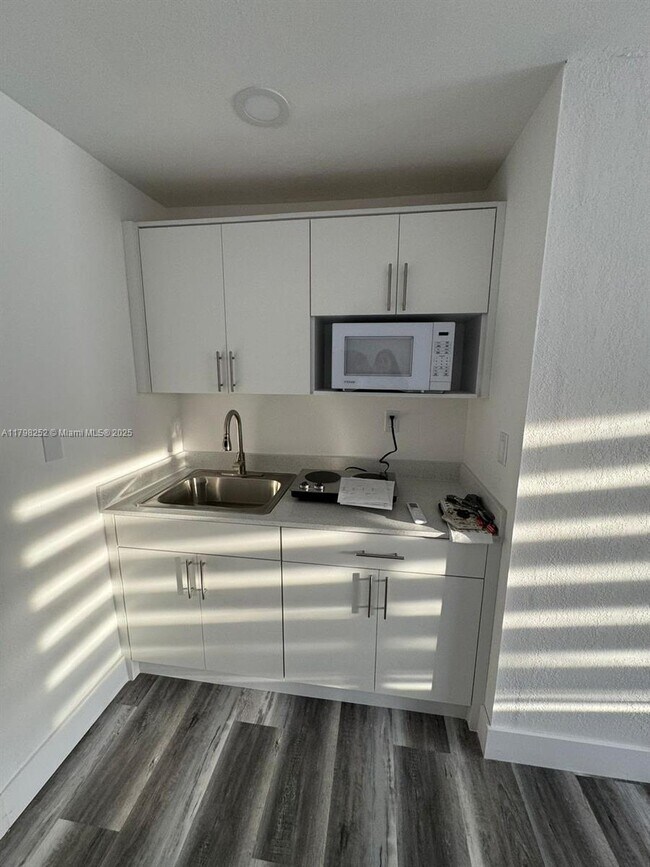 Foto del edificio - 17621 NW 42nd Ave