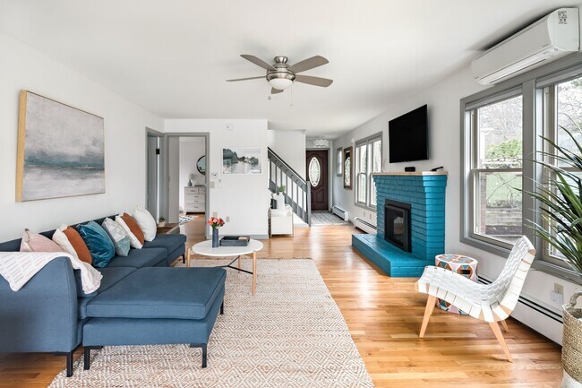 Building Photo - 162 Marble Island Rd