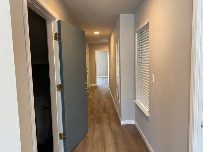 holloway lead to bedrooms - 3675 Mission St