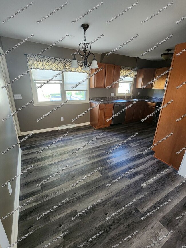 Building Photo - Three Bedroom Lowell Ranch