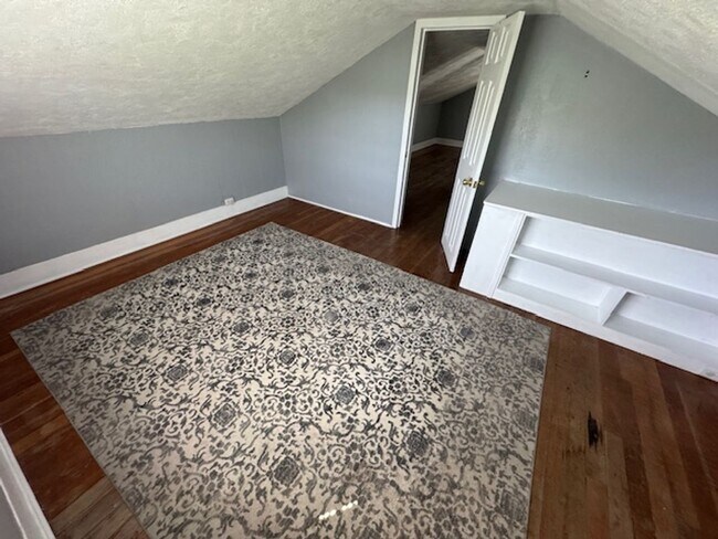 Foto del edificio - 3 Bedroom, 1 Bathroom Home - Located near ...