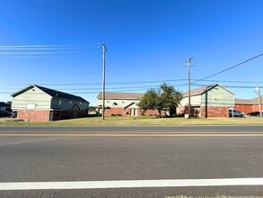 Building Photo - 809 W Walnut St