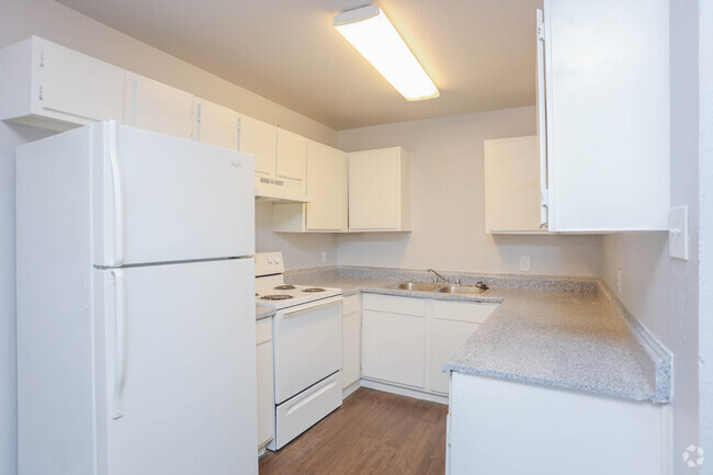 2BR, 2BA - 824SF - B3 - The Ridge/Parkdale Apartments