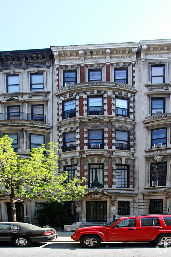 Building Photo - 39 W 85th St