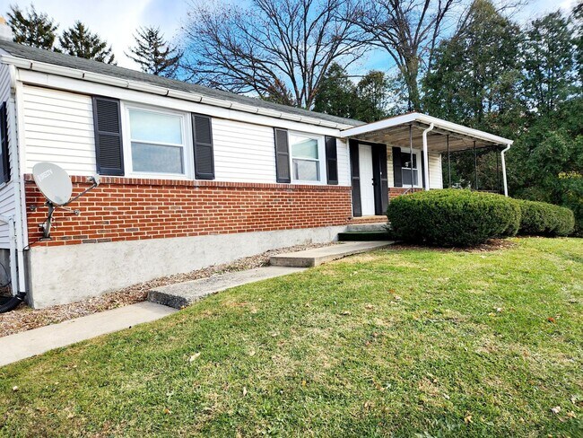 Building Photo - Newly Renovated 3 Bedroom Home in Lancaste...