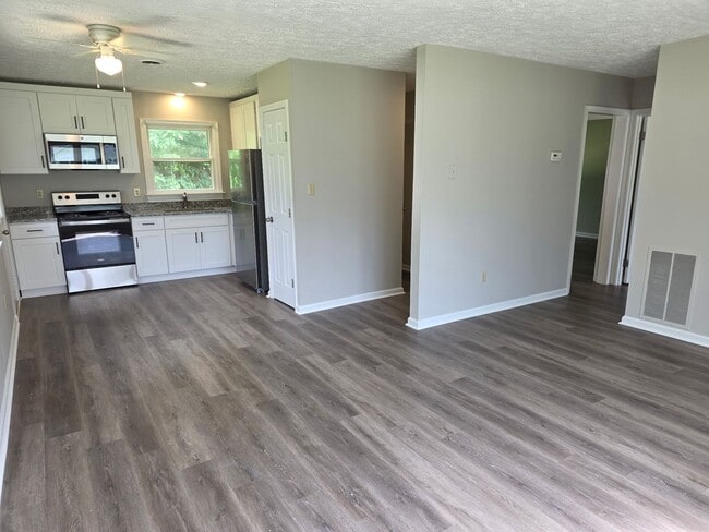 Building Photo - 7426 Bellehaven Dr