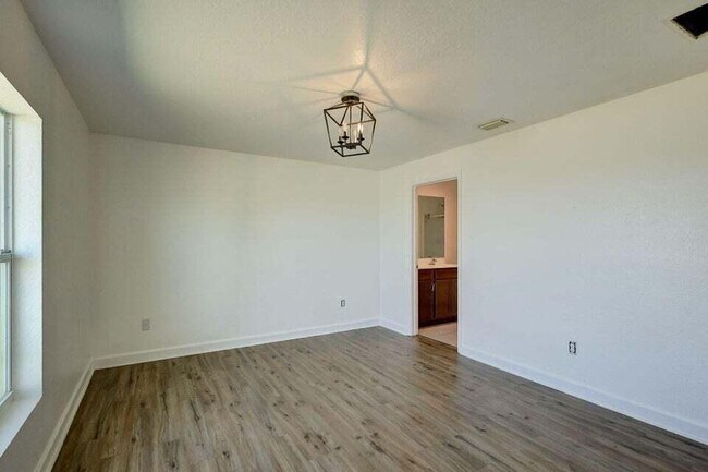 Foto del edificio - 905 Bent Creek Dr