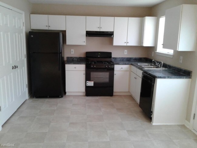 Building Photo - 2223 Creekview Gln
