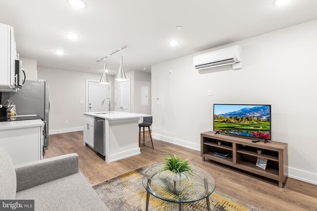 Photo - 214 Vine St House