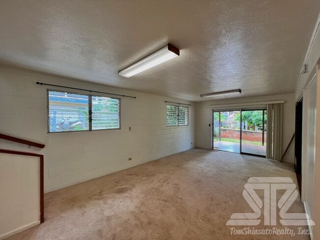 Building Photo - Two Story Home Diamond Head / Kapahulu