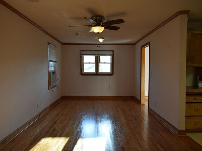 Building Photo - 241 Sunset Dr