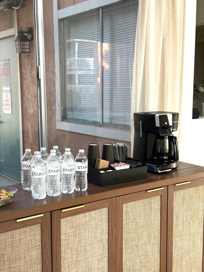 Café fresco todos los días, ven y saluda. - Granada Apartments