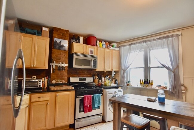 Building Photo - 17 Savin Hill Ave