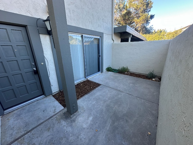 Building Photo - 1750 Prefumo Canyon Rd