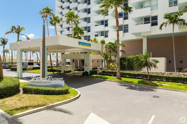 Building Photo - 2899 Collins Ave