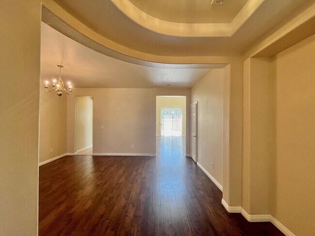 Foto del edificio - **COMING SOON**Spacious 4-Bedroom Home with Oversized Loft & Expansive Backyard
