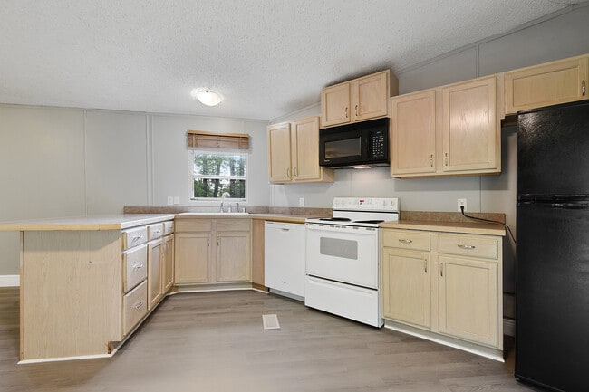 Building Photo - 20356 S I - 12 Service Rd