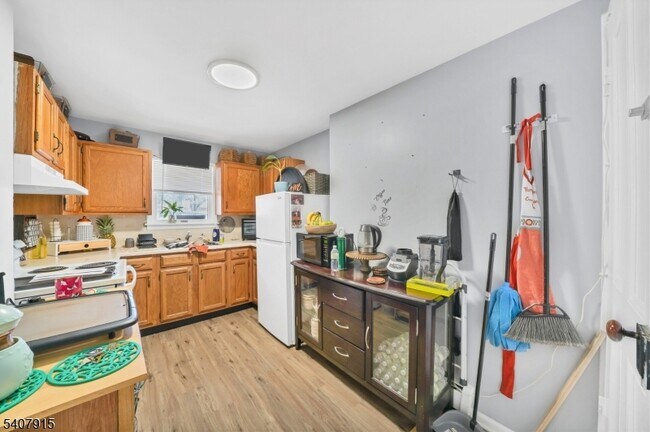 Foto del edificio - 137 Belvidere Ave