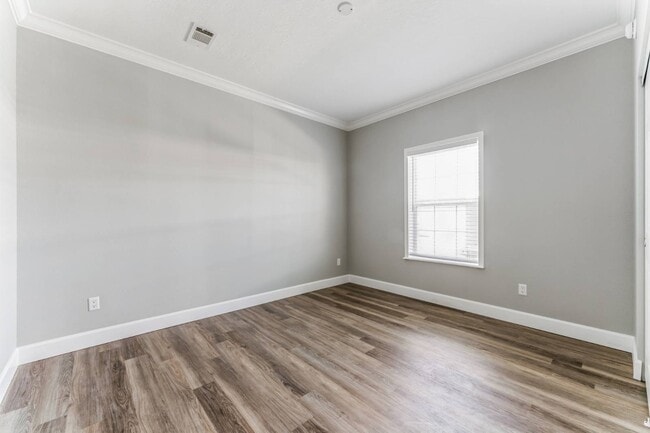 Foto del edificio - 3117 Walden Shores Blvd