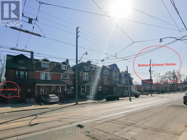 Photo du bâtiment - 859 1/2 Bathurst St